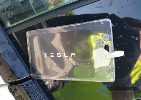 2023 Tesla Model Y Awd/Long Range Dual Motor All-Wheel Drive from USA, damaged, VIN 7SAYGAEE2PF640590